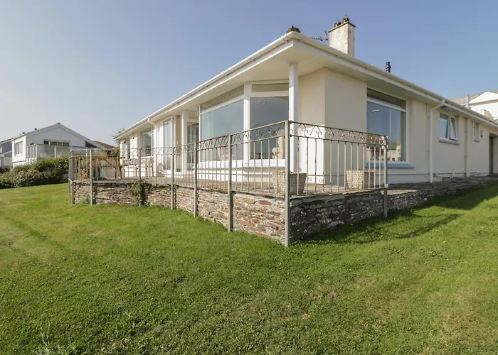 2 Riverside Crescent