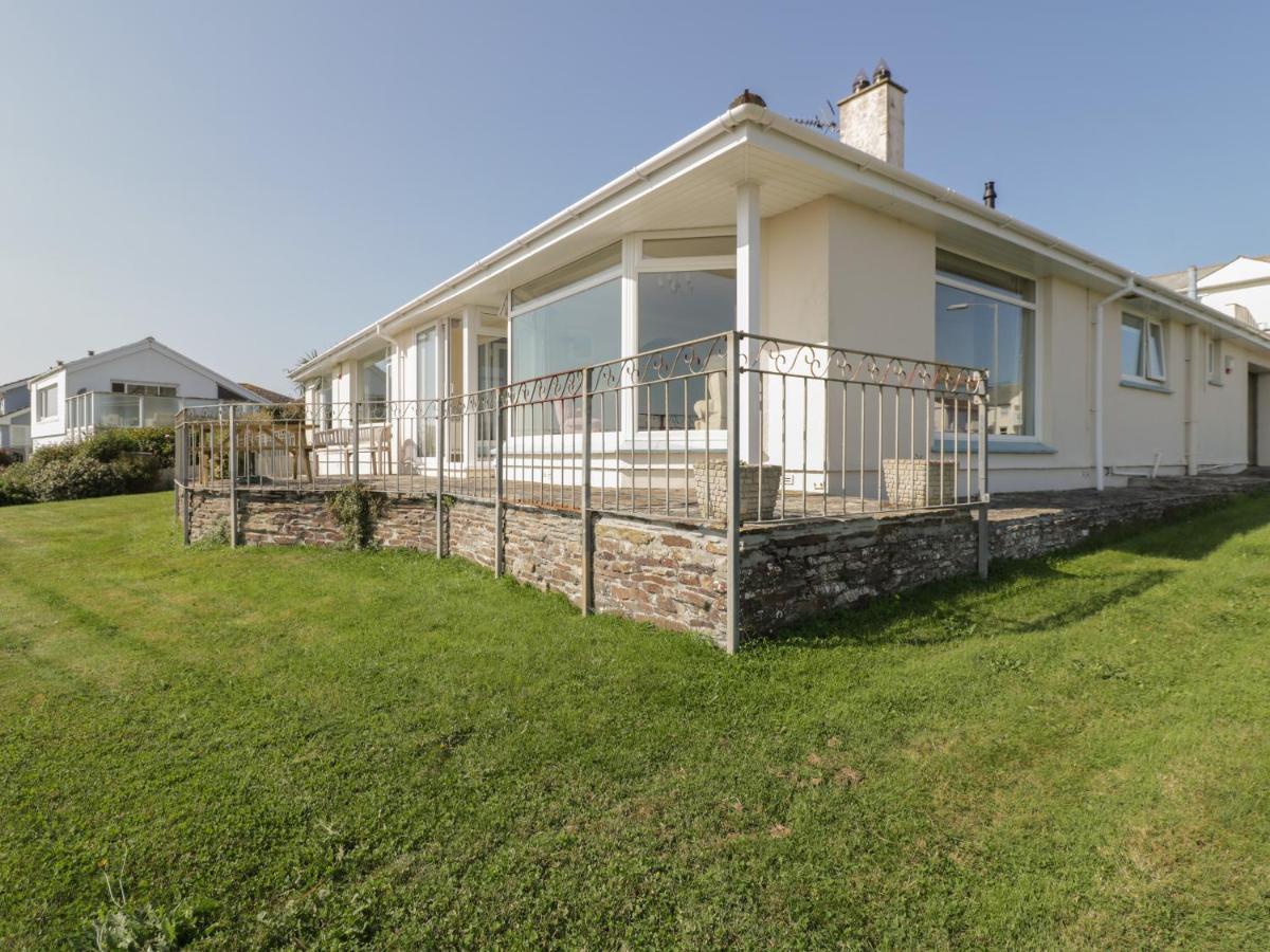 2 Riverside Crescent * New Quay